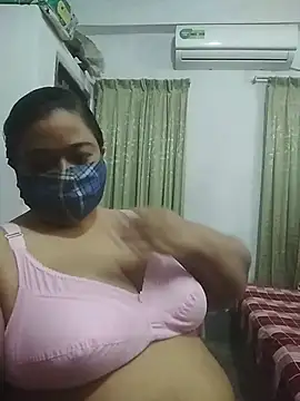 momo_loves' Live XXX Chat