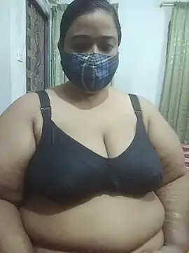 momo_loves' Live XXX Chat