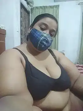 momo_loves' Live XXX Chat