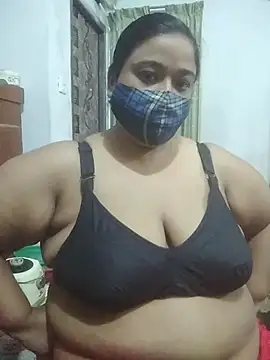 הופעת וובקאם של momo_loves