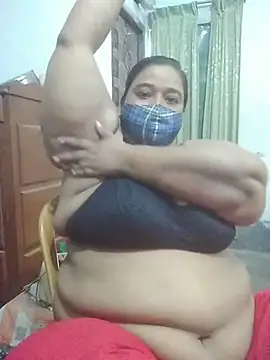 momo_loves' Webcam Show