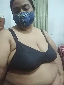 momo_loves – Kamerová šou