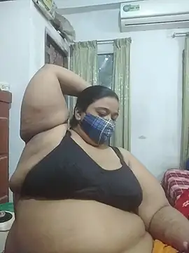 momo_loves' Live XXX Chat