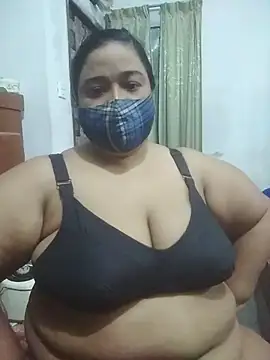 momo_loves' Live XXX Chat