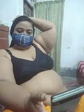 momo_loves Webcamshow
