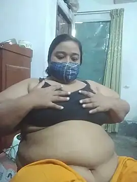 momo_loves' Live XXX Chat