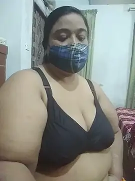 momo_loves Adlı Modelin Canlı XXX Sohbeti