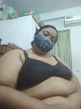 momo_loves' Live XXX Chat