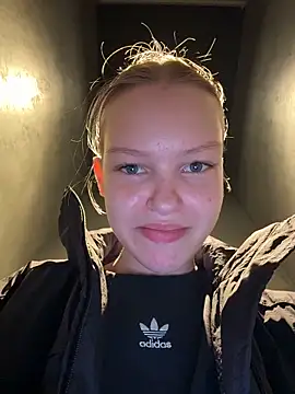 AshleyMur Adlı Modelin Canlı XXX Sohbeti