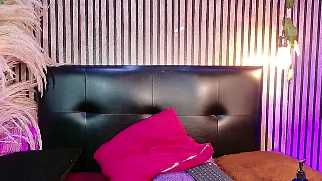 Pertunjukan Kamera Web Hiddenhotcake