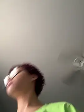 הופעת וובקאם של jojosbizarrelyf