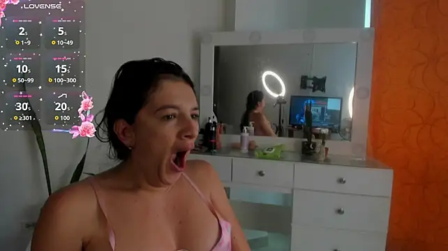 Pokazy przed kamerką – Violett_hott_