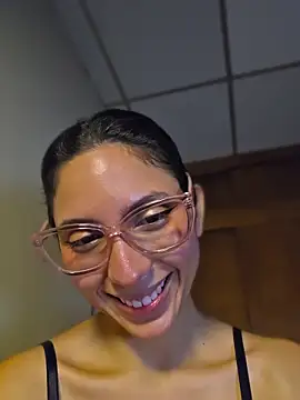 צ'אט XXX בשידור חי של FrierenHot