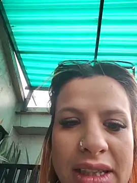 Cataleya_16: διαδικτυακό σόου στην κάμερα