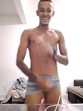 Show de Magrinhodelicia011 na webcam