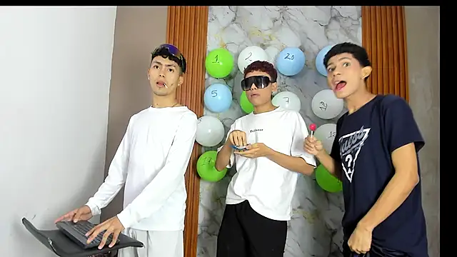 AVENGER_BOYS2026 Pertunjukan Webcam