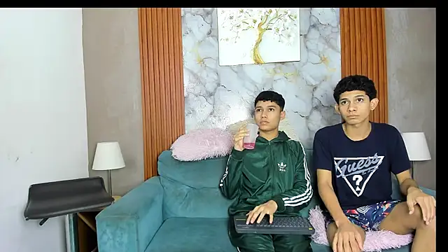 AVENGER_BOYS2026 Pertunjukan Webcam