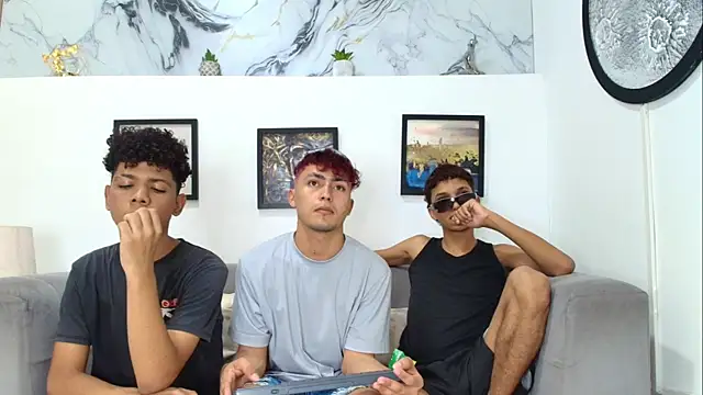 AVENGER_BOYS2026 Adlı Modelin Web Kamerası Şovu