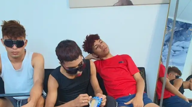 AVENGER_BOYS2026n Webbikameraesitys