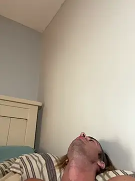 ThomasJayyy: διαδικτυακό σόου στην κάμερα