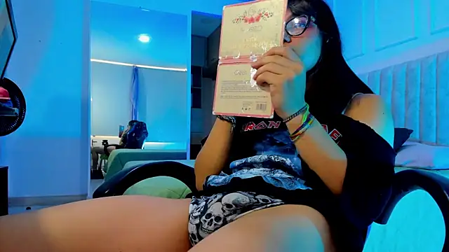 lilith_ayanami Show in webcam