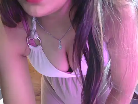 miss-riyaa Show in webcam
