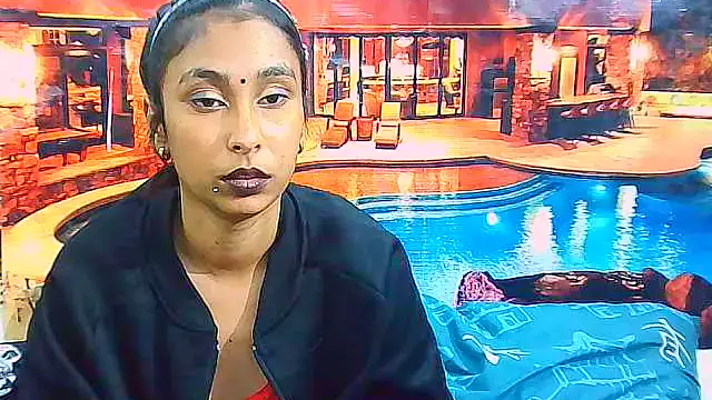 IndianSexyButt Show Webcam