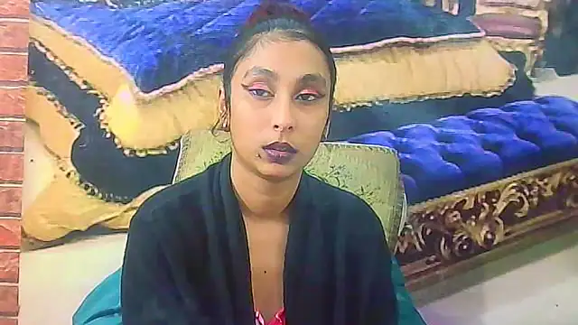 IndianSexyButt Adlı Modelin Canlı XXX Sohbeti