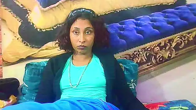 IndianSexyButt Adlı Modelin Canlı XXX Sohbeti
