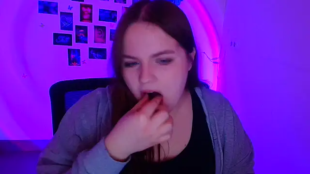 Kitty_Mia_Kitty: διαδικτυακό σόου στην κάμερα