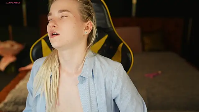 Orly_flame Show in webcam