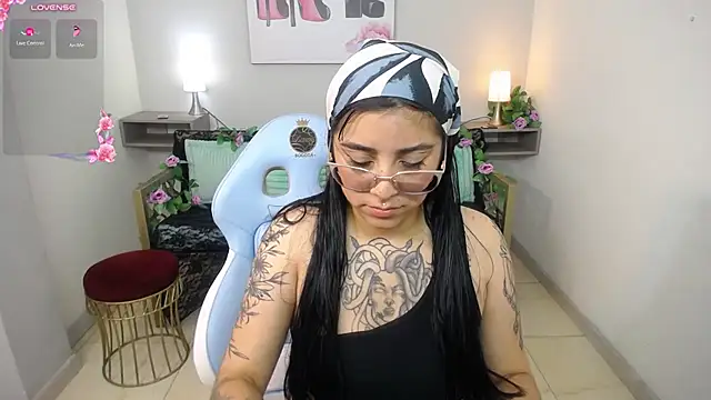 Pokazy przed kamerką – Adri_gomez_x