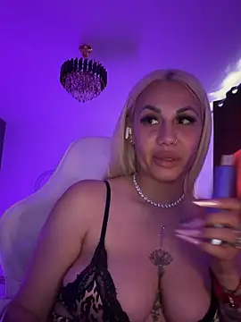 Show modela AlmaBby na web-kameri