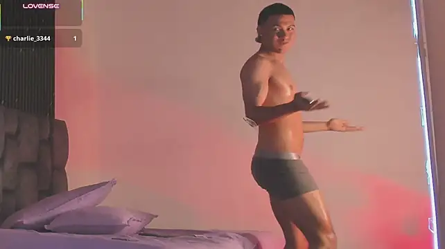 Liamsubtle01's Webcam Show