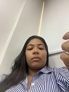 Show de ZahraAmira_ na webcam