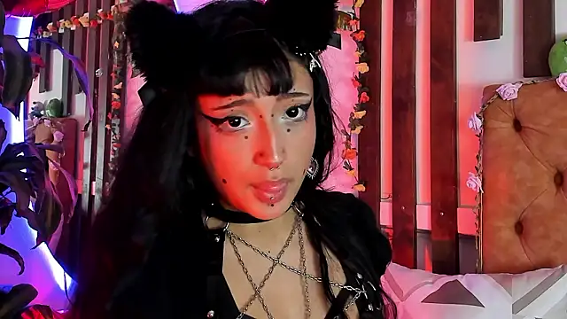 Pokazy przed kamerką – MeowMota_