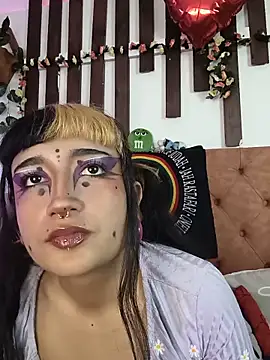 Show modela MeowMota_ na web-kameri