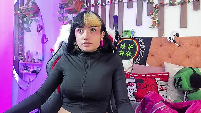 Chat XXX en directo de MeowMota_