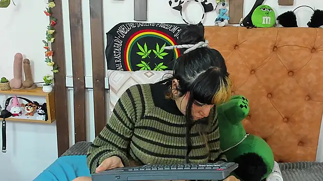 Chat XXX en directo de MeowMota_