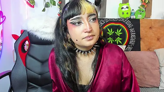 MeowMota_ Adlı Modelin Canlı XXX Sohbeti