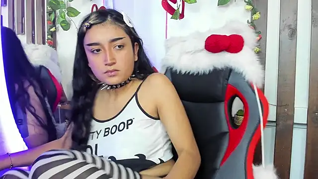 Chat XXX en directo de MeowMota_