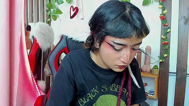 Show modela MeowMota_ na web-kameri