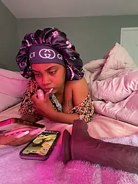 TheRealOshunQueen webcam show