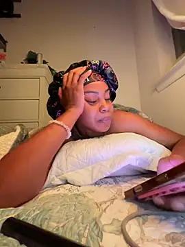TheRealOshunQueen: διαδικτυακό σόου στην κάμερα