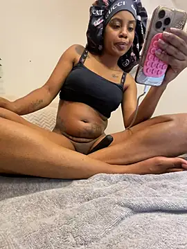 Show modela TheRealOshunQueen na web-kameri