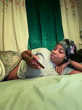 TheRealOshunQueen Show in webcam