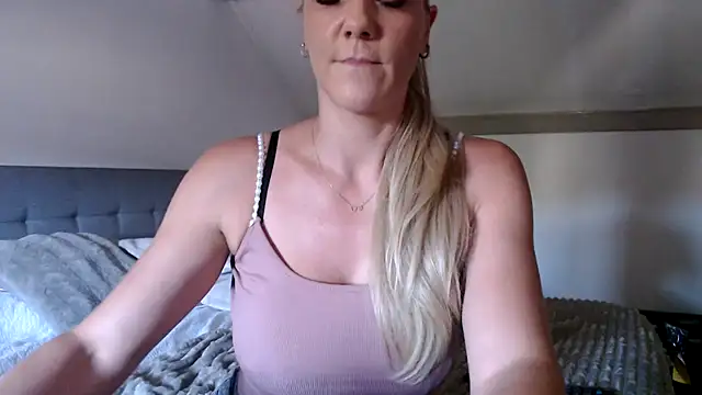 missconly webcam show