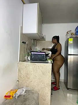 NV-Nikoll Adlı Modelin Canlı XXX Sohbeti