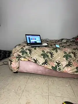 NV-Nikoll's Live XXX Chat