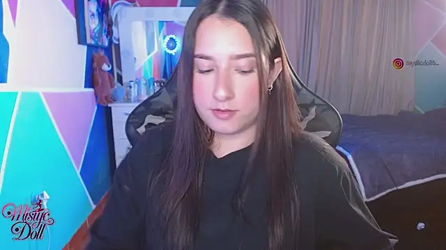Mysticdooll69's Live XXX Chat